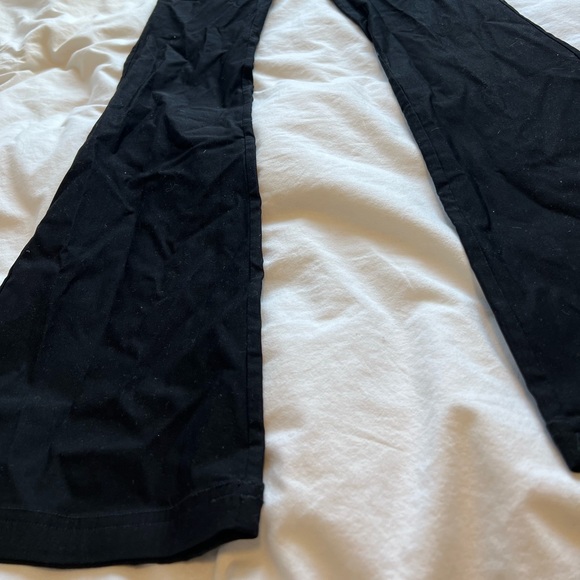 Wide leg, buckle going out pant - Picture 2 of 3